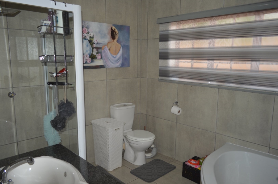 3 Bedroom Property for Sale in Flamwood North West